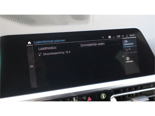 BMW 3 Serie Touring 330e Sport Line / SOH 95% / Hifi / Camera / Sportstoelen / ActivLease financial lease