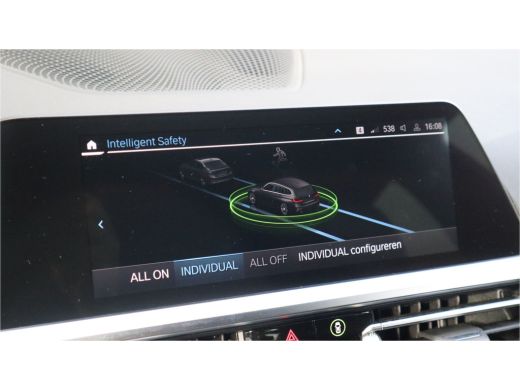 BMW 3 Serie Touring 330e Sport Line / SOH 95% / Hifi / Camera / Sportstoelen / ActivLease financial lease