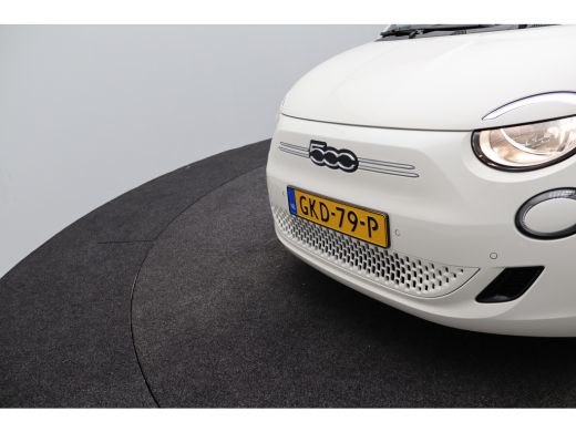 Fiat 500 42 kWh | Afst. bed. voor centr. deurvergr. | Airco (automatisch) | Alarm klasse 1(startblokkering) ActivLease financial lease