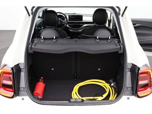 Fiat 500 42 kWh | Afst. bed. voor centr. deurvergr. | Airco (automatisch) | Alarm klasse 1(startblokkering) ActivLease financial lease