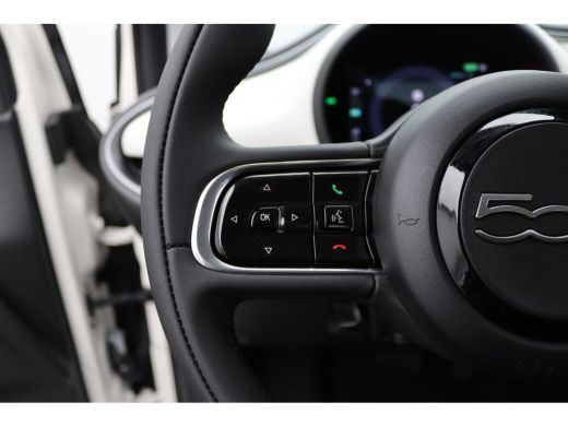 Fiat 500 42 kWh | Afst. bed. voor centr. deurvergr. | Airco (automatisch) | Alarm klasse 1(startblokkering) ActivLease financial lease