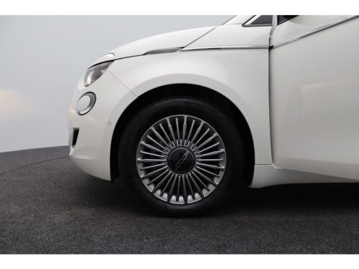 Fiat 500 42 kWh | Afst. bed. voor centr. deurvergr. | Airco (automatisch) | Alarm klasse 1(startblokkering) ActivLease financial lease