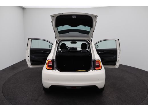 Fiat 500 42 kWh | Afst. bed. voor centr. deurvergr. | Airco (automatisch) | Alarm klasse 1(startblokkering) ActivLease financial lease