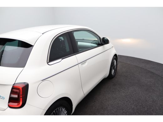 Fiat 500 42 kWh | Afst. bed. voor centr. deurvergr. | Airco (automatisch) | Alarm klasse 1(startblokkering) ActivLease financial lease