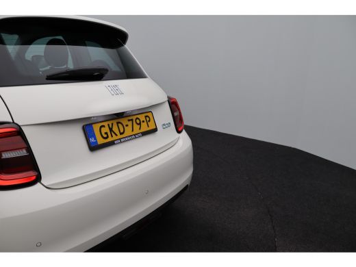 Fiat 500 42 kWh | Afst. bed. voor centr. deurvergr. | Airco (automatisch) | Alarm klasse 1(startblokkering) ActivLease financial lease