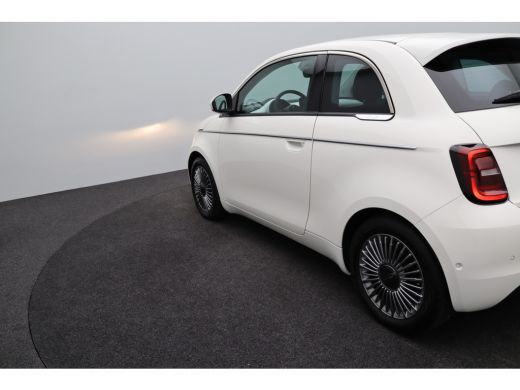Fiat 500 42 kWh | Afst. bed. voor centr. deurvergr. | Airco (automatisch) | Alarm klasse 1(startblokkering) ActivLease financial lease