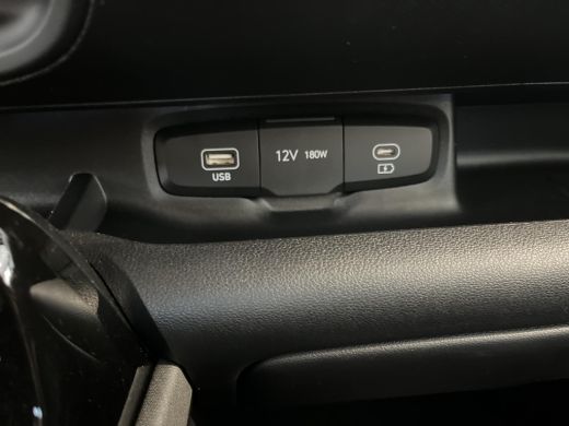 Hyundai Inster Pulse 49 kWh | 3.000,- korting | Gratis laadstation t.w.v. 589,- | Uit voorraad leverbaar | Apple... ActivLease financial lease