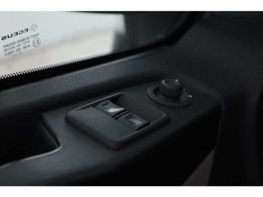 Renault Trafic 1.6 dCi T27 L1H1 Comfort navigatie, parkeersensoren, ruiten in achterdeuren en zijdeur ActivLease financial lease