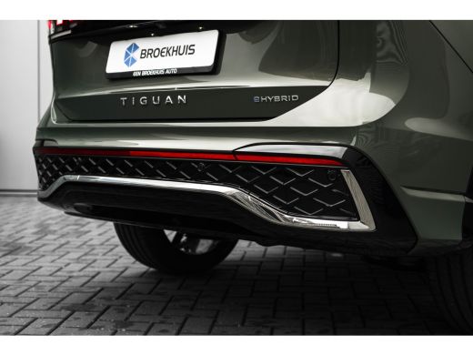 Volkswagen Tiguan R-Line Edition - eHybrid | 'App-Connect' draadloze smartphone integratie | Automatische afstandsr... ActivLease financial lease