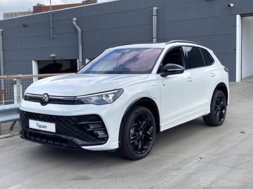 Volkswagen Tiguan R-Line Edition - eHybrid | 'App-Connect' draadloze smartphone integratie | Automatische afstandsr... Volkswagen Tiguan R-Line Edition - eHybrid | 'App-Connect' draadloze smartphone integratie | Automatische afstandsr...
