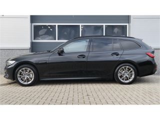 BMW 3 Serie Touring 330e Sport Line / SOH 95% / Hifi / Camera / Sportstoelen /