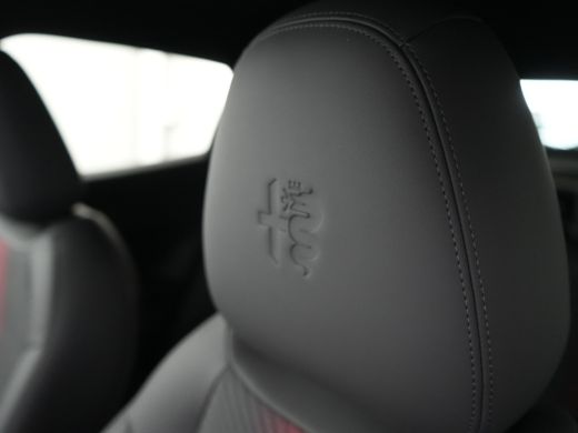 Alfa Romeo Junior Ibrida Speciale | Binnenspiegel met Dimautomaat | Intelligent Adaptive Speedcontrol (Intelligent ... ActivLease financial lease
