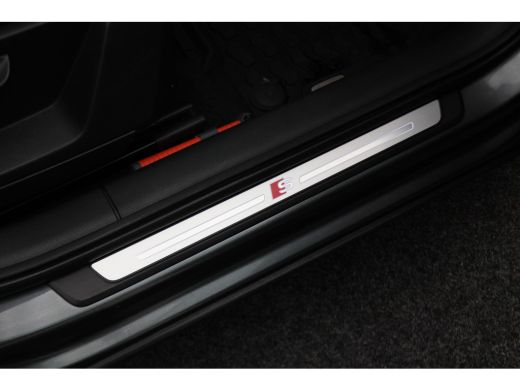 Audi Q2 30 TFSI S Edition 2x S-Line, LED, Apple Carplay, Climate, Navigatie, DAB ActivLease financial lease