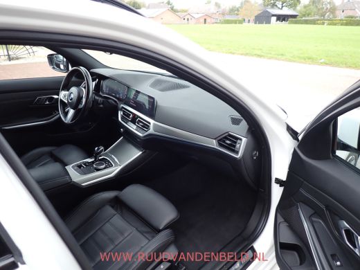 BMW 3 Serie Touring 330e M-PAKKET SHADOWLINE SPORTLEER/SFEERVERLICHTING ActivLease financial lease