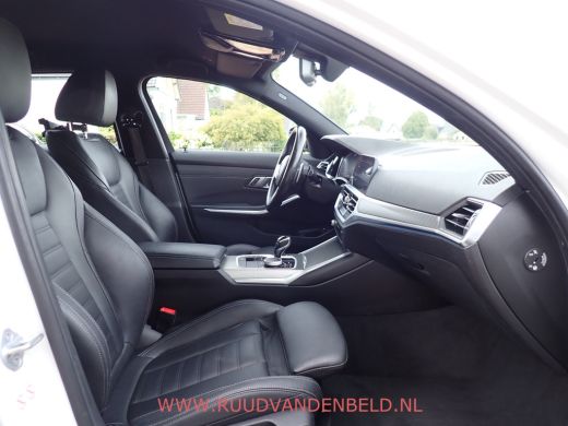 BMW 3 Serie Touring 330e M-PAKKET SHADOWLINE SPORTLEER/SFEERVERLICHTING ActivLease financial lease