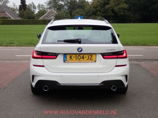 BMW 3 Serie Touring 330e M-PAKKET SHADOWLINE SPORTLEER/SFEERVERLICHTING ActivLease financial lease