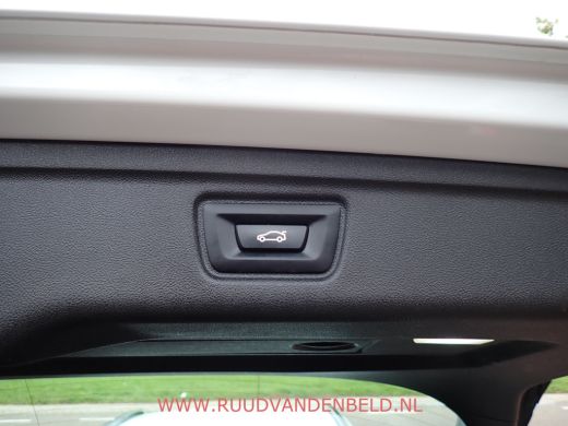 BMW 3 Serie Touring 330e M-PAKKET SHADOWLINE SPORTLEER/SFEERVERLICHTING ActivLease financial lease