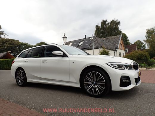 BMW 3 Serie Touring 330e M-PAKKET SHADOWLINE SPORTLEER/SFEERVERLICHTING ActivLease financial lease