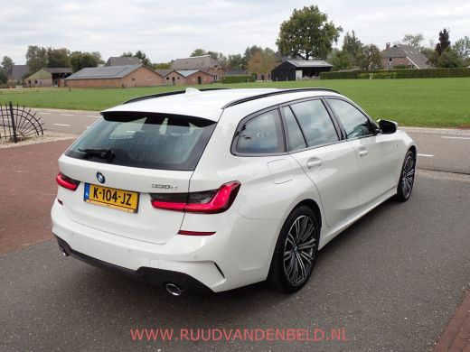 BMW 3 Serie Touring 330e M-PAKKET SHADOWLINE SPORTLEER/SFEERVERLICHTING ActivLease financial lease