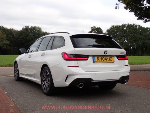 BMW 3 Serie Touring 330e M-PAKKET SHADOWLINE SPORTLEER/SFEERVERLICHTING ActivLease financial lease