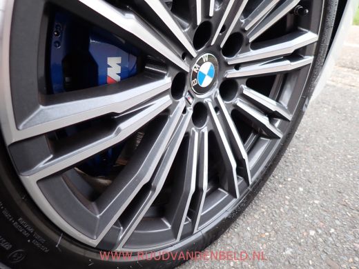 BMW 3 Serie Touring 330e M-PAKKET SHADOWLINE SPORTLEER/SFEERVERLICHTING ActivLease financial lease