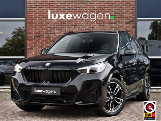 BMW X1 xDrive25e M-Sport Pano ACC 360 HUD 19inch Adp-onderstel BTW-auto BMW X1 xDrive25e M-Sport Pano ACC 360 HUD 19inch Adp-onderstel BTW-auto