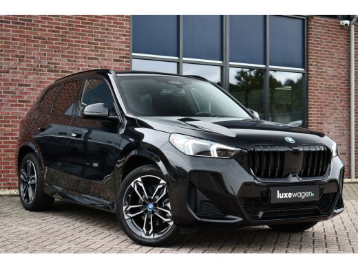 BMW X1 xDrive25e M-Sport Pano ACC 360 HUD 19inch Adp-onderstel BTW-auto ActivLease financial lease
