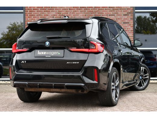 BMW X1 xDrive25e M-Sport Pano ACC 360 HUD 19inch Adp-onderstel BTW-auto ActivLease financial lease
