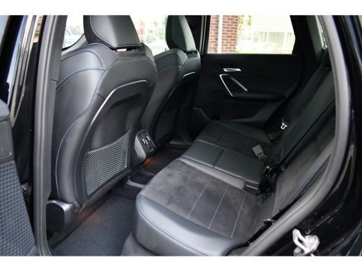 BMW X1 xDrive25e M-Sport Pano ACC 360 HUD 19inch Adp-onderstel BTW-auto ActivLease financial lease