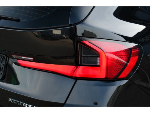 BMW X1 xDrive25e M-Sport Pano ACC 360 HUD 19inch Adp-onderstel BTW-auto ActivLease financial lease
