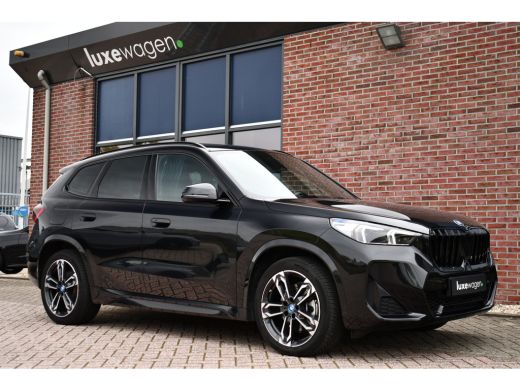 BMW X1 xDrive25e M-Sport Pano ACC 360 HUD 19inch Adp-onderstel BTW-auto ActivLease financial lease