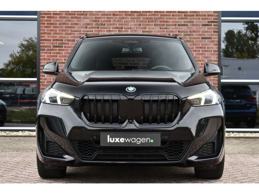 BMW X1 xDrive25e M-Sport Pano ACC 360 HUD 19inch Adp-onderstel BTW-auto ActivLease financial lease
