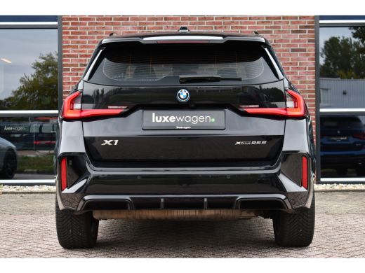 BMW X1 xDrive25e M-Sport Pano ACC 360 HUD 19inch Adp-onderstel BTW-auto ActivLease financial lease