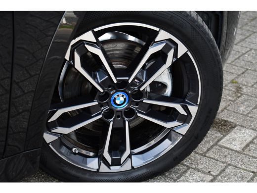 BMW X1 xDrive25e M-Sport Pano ACC 360 HUD 19inch Adp-onderstel BTW-auto ActivLease financial lease