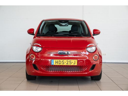 Fiat 500 Urban 42 kWh | Camera | Stoel en Stuurverwarming | Apple Carplay & Android Auto | Parkeersensoren... ActivLease financial lease