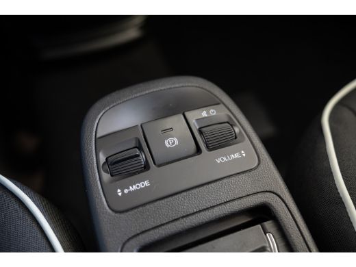 Fiat 500 Urban 42 kWh | Camera | Stoel en Stuurverwarming | Apple Carplay & Android Auto | Parkeersensoren... ActivLease financial lease