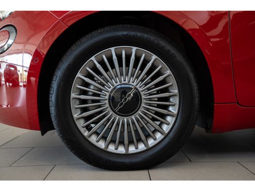 Fiat 500 Urban 42 kWh | Camera | Stoel en Stuurverwarming | Apple Carplay & Android Auto | Parkeersensoren... ActivLease financial lease