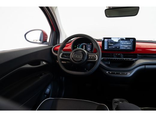 Fiat 500 Urban 42 kWh | Camera | Stoel en Stuurverwarming | Apple Carplay & Android Auto | Parkeersensoren... ActivLease financial lease