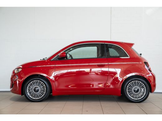 Fiat 500 Urban 42 kWh | Camera | Stoel en Stuurverwarming | Apple Carplay & Android Auto | Parkeersensoren... ActivLease financial lease