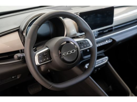 Fiat 600 1.2 Hybrid Urban | Camera | Apple Carplay & Android Auto | Parkeersensoren | Climate Controle | S... ActivLease financial lease