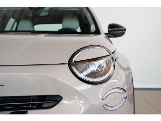 Fiat 600 1.2 Hybrid Urban | Camera | Apple Carplay & Android Auto | Parkeersensoren | Climate Controle | S... ActivLease financial lease