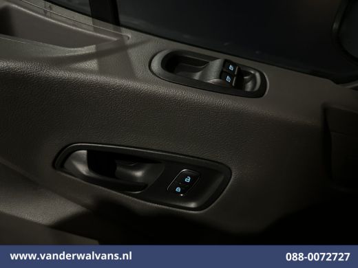 Ford Transit 2.0 TDCI 130pk Bakwagen Laadklep Euro6 Airco | 951kg laadvermogen | Camera | Navigatie | Cruiseco... ActivLease financial lease