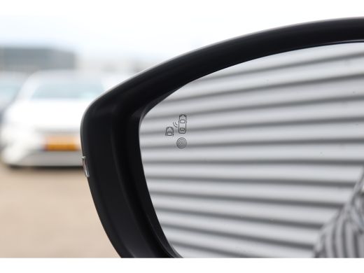 Opel Corsa-e EV 136PK ELEGANCE LAUNCH EDITION AUTOMAAT / NAVI / LEDER / CLIMA / PDC / 17" LMV / CAMERA / FULL-... ActivLease financial lease