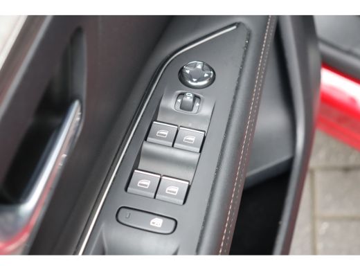 Peugeot 3008 1.6 HYBRID 225PK GT PACK AUTOMAAT / NAVI / LEDER / CLIMA / PDC / 19" LMV / CAMERA / BLACK PACK / ... ActivLease financial lease