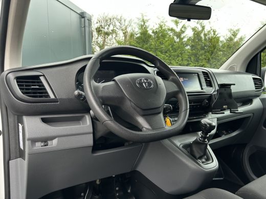 Toyota ProAce 2.0 D-4D 145 PK / L2H1 / 1e EIGENAAR / 43.241 KM !! / AIRCO / CRUISE / 3-ZITS / BLUETOOTH ActivLease financial lease