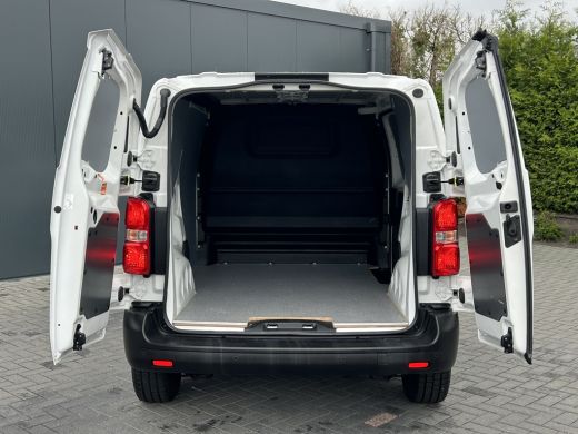 Toyota ProAce 2.0 D-4D 145 PK / L2H1 / 1e EIGENAAR / 43.241 KM !! / AIRCO / CRUISE / 3-ZITS / BLUETOOTH ActivLease financial lease