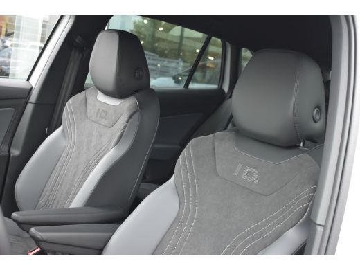 Volkswagen ID.4 Pro Limited Edition 77 kWh | TREKHAAK | BLACK STYLE | CAMERA | NAVIGATIE | STUUR + STOELVERW. ActivLease financial lease