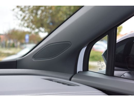 Volkswagen ID.4 Pro Limited Edition 77 kWh | TREKHAAK | BLACK STYLE | CAMERA | NAVIGATIE | STUUR + STOELVERW. ActivLease financial lease