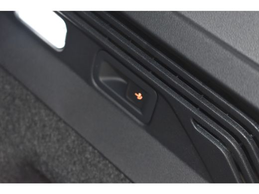 Volkswagen ID.4 Pro Limited Edition 77 kWh | TREKHAAK | BLACK STYLE | CAMERA | NAVIGATIE | STUUR + STOELVERW. ActivLease financial lease