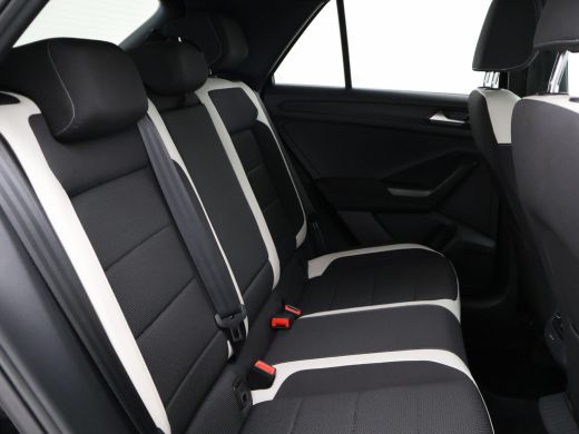 Volkswagen T-Roc 1.5 TSI 150 PK DSG SPORT *BTW* + VIRTUAL COCKPIT | BEATS | 18 INCH | APAPTIVE CRUISE | LED | STOE... ActivLease financial lease